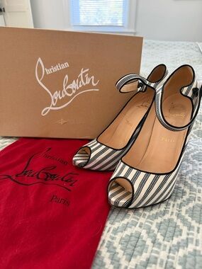 RARE Christian Louboutin Black & White
Melita 2 Peep-Toe Pump